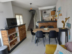 House with free parking, barbeque air conditioning